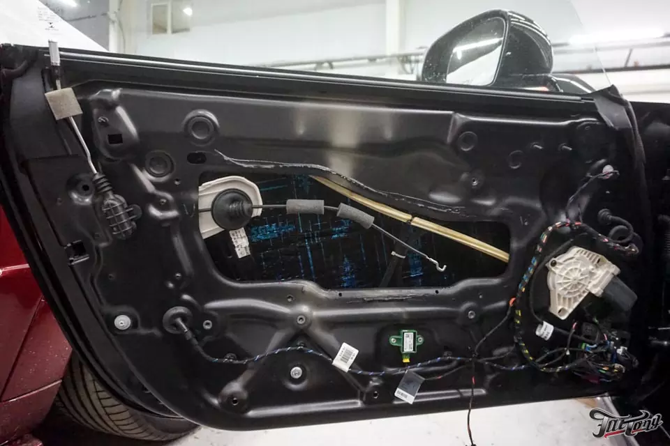 Mercedes AMG GT Edition 50. Пошив салона и замена ремней безопасности.